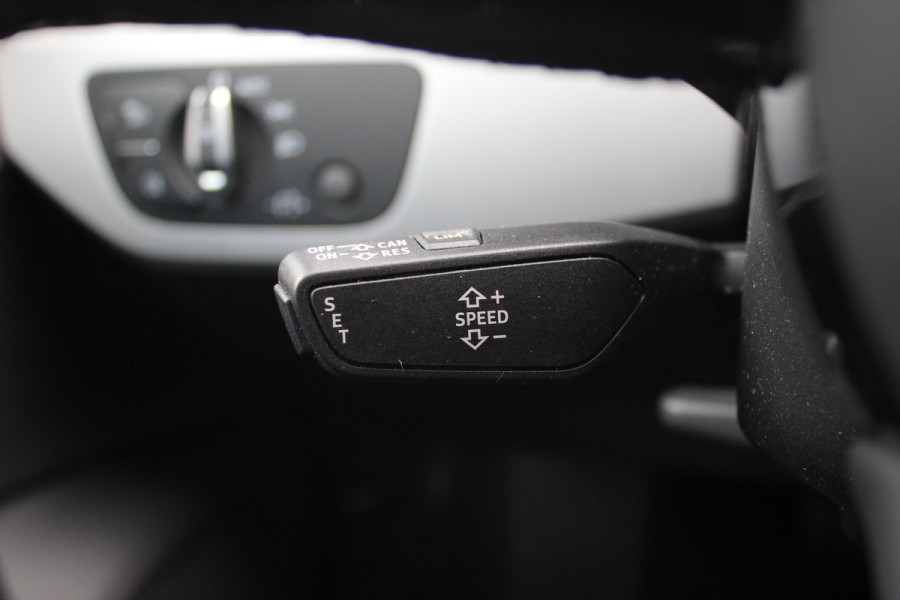 Audi A4 Avant 35 TFSI Launch edition Sport / Leder / Virtual Cockpit / Navigatie / Parkeerhulp V+A / 18'' / Stoelverwarming / Cruise Control