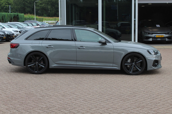 Audi RS4 Avant 2.9 TFSI quattro / Full option / Keramisch / Panoramadak / 360Camera / Carbon / Head-up / Sportuitlaat / 20'' / Luxe Leder / Dodehoek / Virtual Cockpit / Stoelmassage / B&O