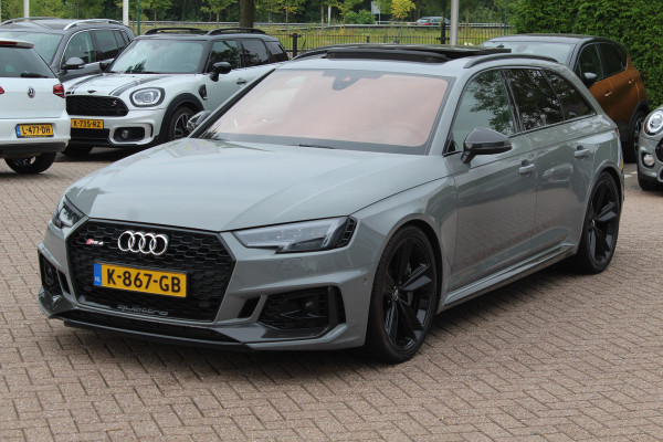 Audi RS4 Avant 2.9 TFSI quattro / Full option / Keramisch / Panoramadak / 360Camera / Carbon / Head-up / Sportuitlaat / 20'' / Luxe Leder / Dodehoek / Virtual Cockpit / Stoelmassage / B&O