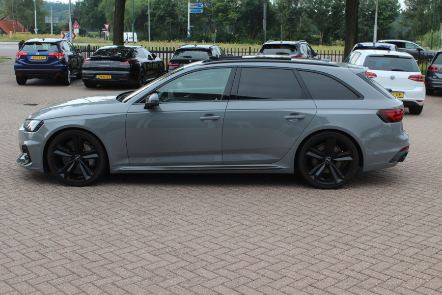 Audi RS4 Avant 2.9 TFSI quattro / Full option / Keramisch / Panoramadak / 360Camera / Carbon / Head-up / Sportuitlaat / 20'' / Luxe Leder / Dodehoek / Virtual Cockpit / Stoelmassage / B&O