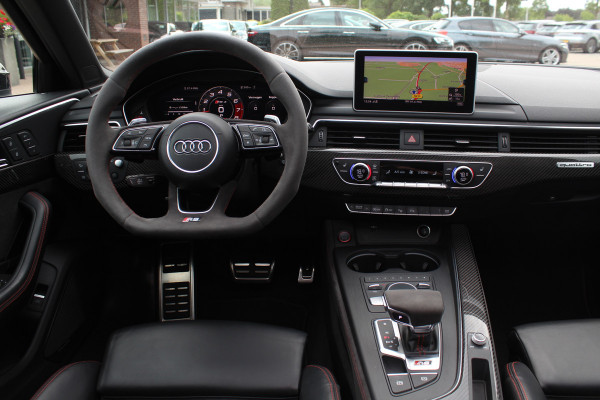 Audi RS4 Avant 2.9 TFSI quattro / Full option / Keramisch / Panoramadak / 360Camera / Carbon / Head-up / Sportuitlaat / 20'' / Luxe Leder / Dodehoek / Virtual Cockpit / Stoelmassage / B&O