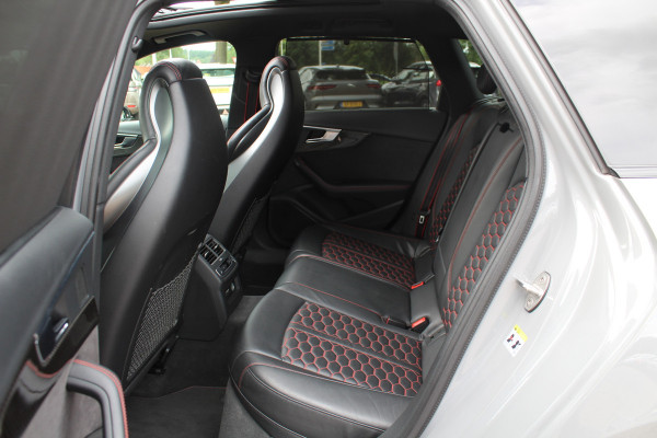 Audi RS4 Avant 2.9 TFSI quattro / Full option / Keramisch / Panoramadak / 360Camera / Carbon / Head-up / Sportuitlaat / 20'' / Luxe Leder / Dodehoek / Virtual Cockpit / Stoelmassage / B&O