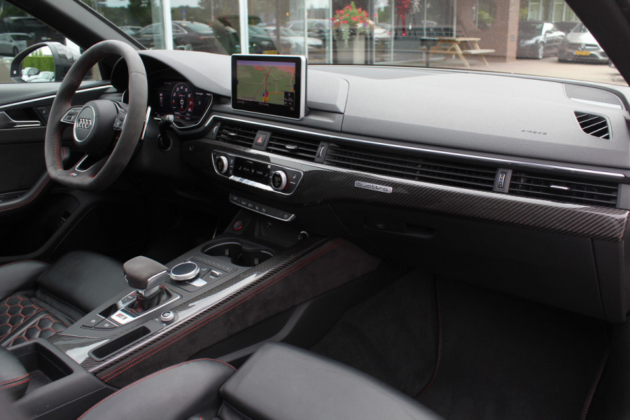 Audi RS4 Avant 2.9 TFSI quattro / Full option / Keramisch / Panoramadak / 360Camera / Carbon / Head-up / Sportuitlaat / 20'' / Luxe Leder / Dodehoek / Virtual Cockpit / Stoelmassage / B&O