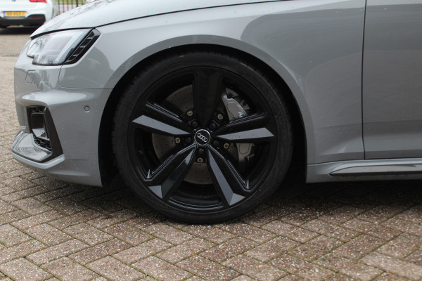 Audi RS4 Avant 2.9 TFSI quattro / Full option / Keramisch / Panoramadak / 360Camera / Carbon / Head-up / Sportuitlaat / 20'' / Luxe Leder / Dodehoek / Virtual Cockpit / Stoelmassage / B&O