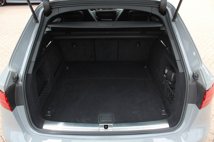 Audi RS4 Avant 2.9 TFSI quattro / Full option / Keramisch / Panoramadak / 360Camera / Carbon / Head-up / Sportuitlaat / 20'' / Luxe Leder / Dodehoek / Virtual Cockpit / Stoelmassage / B&O