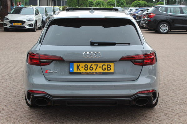 Audi RS4 Avant 2.9 TFSI quattro / Full option / Keramisch / Panoramadak / 360Camera / Carbon / Head-up / Sportuitlaat / 20'' / Luxe Leder / Dodehoek / Virtual Cockpit / Stoelmassage / B&O