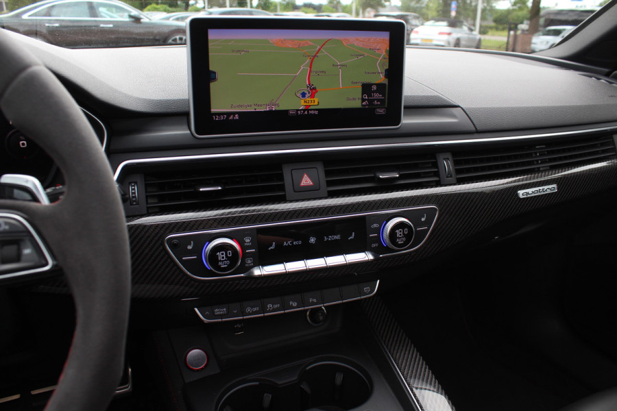 Audi RS4 Avant 2.9 TFSI quattro / Full option / Keramisch / Panoramadak / 360Camera / Carbon / Head-up / Sportuitlaat / 20'' / Luxe Leder / Dodehoek / Virtual Cockpit / Stoelmassage / B&O