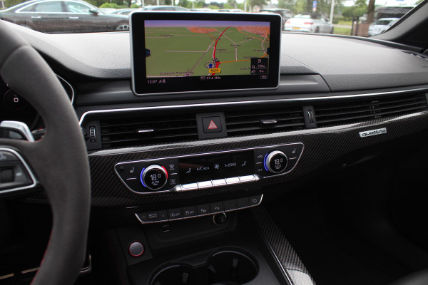 Audi RS4 Avant 2.9 TFSI quattro / Full option / Keramisch / Panoramadak / 360Camera / Carbon / Head-up / Sportuitlaat / 20'' / Luxe Leder / Dodehoek / Virtual Cockpit / Stoelmassage / B&O