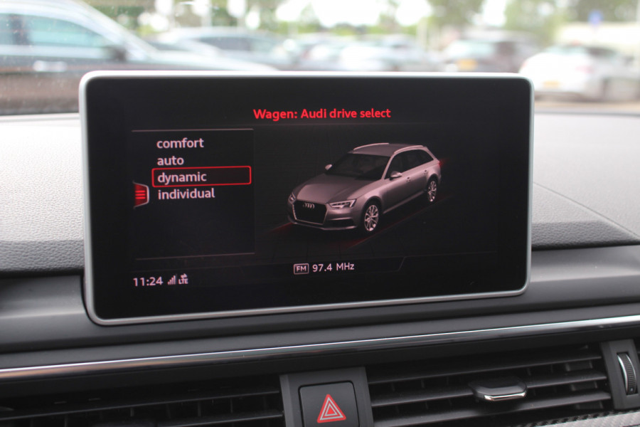 Audi RS4 Avant 2.9 TFSI quattro / Full option / Keramisch / Panoramadak / 360Camera / Carbon / Head-up / Sportuitlaat / 20'' / Luxe Leder / Dodehoek / Virtual Cockpit / Stoelmassage / B&O