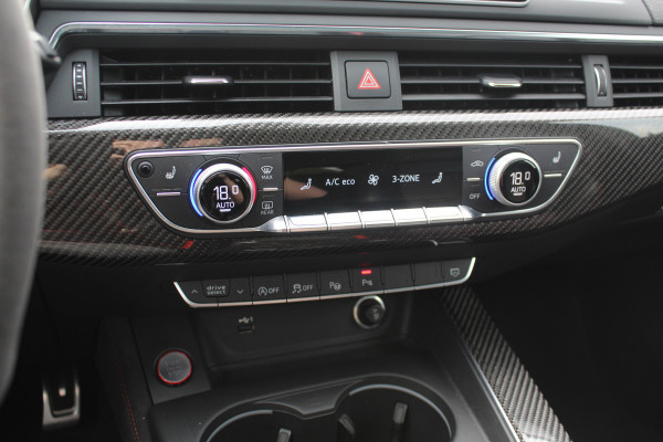 Audi RS4 Avant 2.9 TFSI quattro / Full option / Keramisch / Panoramadak / 360Camera / Carbon / Head-up / Sportuitlaat / 20'' / Luxe Leder / Dodehoek / Virtual Cockpit / Stoelmassage / B&O