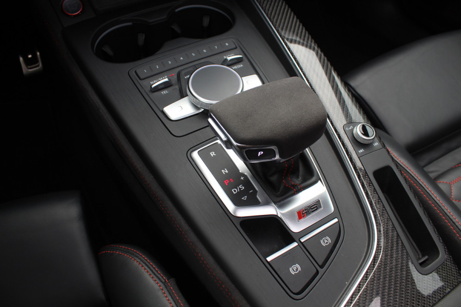 Audi RS4 Avant 2.9 TFSI quattro / Full option / Keramisch / Panoramadak / 360Camera / Carbon / Head-up / Sportuitlaat / 20'' / Luxe Leder / Dodehoek / Virtual Cockpit / Stoelmassage / B&O