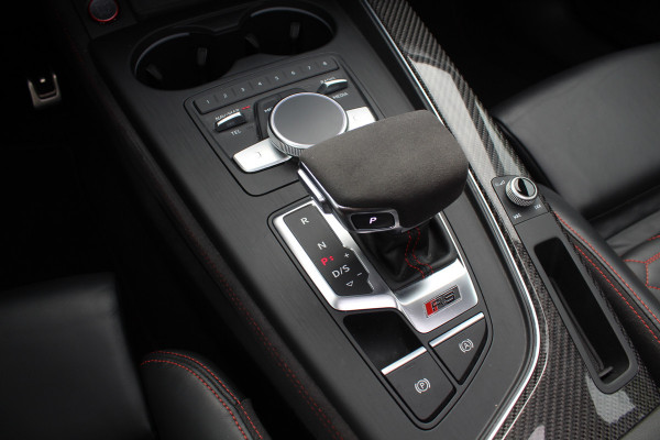 Audi RS4 Avant 2.9 TFSI quattro / Full option / Keramisch / Panoramadak / 360Camera / Carbon / Head-up / Sportuitlaat / 20'' / Luxe Leder / Dodehoek / Virtual Cockpit / Stoelmassage / B&O