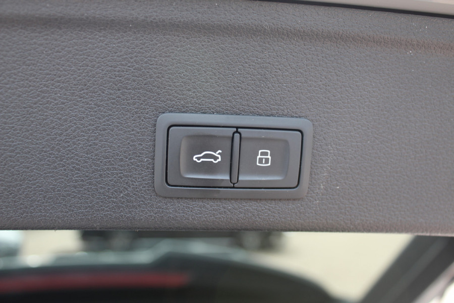 Audi RS4 Avant 2.9 TFSI quattro / Full option / Keramisch / Panoramadak / 360Camera / Carbon / Head-up / Sportuitlaat / 20'' / Luxe Leder / Dodehoek / Virtual Cockpit / Stoelmassage / B&O