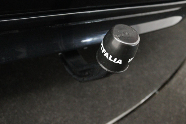 BMW 1-serie 118i Executive Edition (TREKHAAK, DIGITALE COCKPIT, CAMERA, SFEERVERLICHTING, PARKEERSENSOREN, DEALER ONDERHOUDEN)