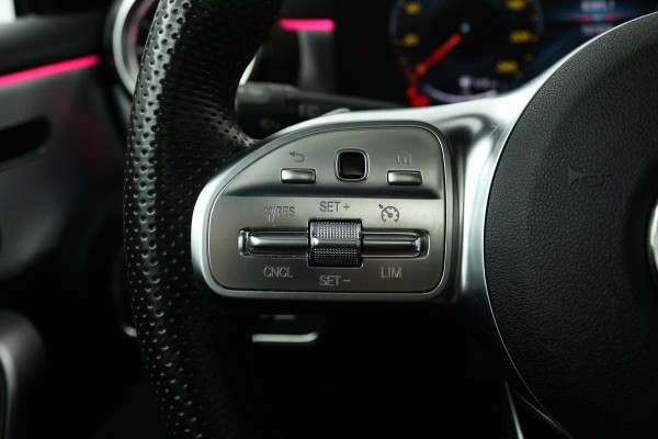 Mercedes-Benz A-Klasse 180 Business Solution AMG (PANORAMADAK, SFEERVERLICHTING, STOELVERWARMING, ELEKTR STOELEN, SENSOREN)