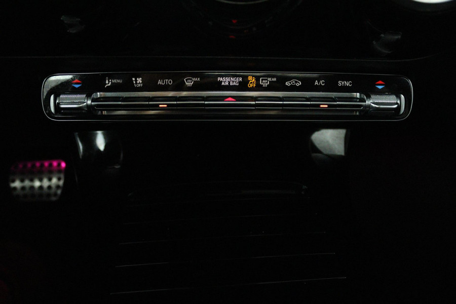 Mercedes-Benz A-Klasse 180 Business Solution AMG (PANORAMADAK, SFEERVERLICHTING, STOELVERWARMING, ELEKTR STOELEN, SENSOREN)