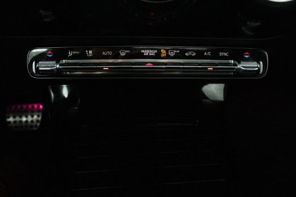 Mercedes-Benz A-Klasse 180 Business Solution AMG (PANORAMADAK, SFEERVERLICHTING, STOELVERWARMING, ELEKTR STOELEN, SENSOREN)