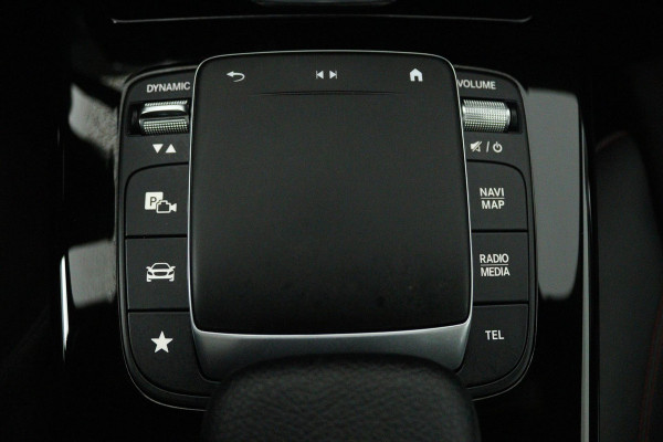 Mercedes-Benz A-Klasse 180 Business Solution AMG (PANORAMADAK, SFEERVERLICHTING, STOELVERWARMING, ELEKTR STOELEN, SENSOREN)