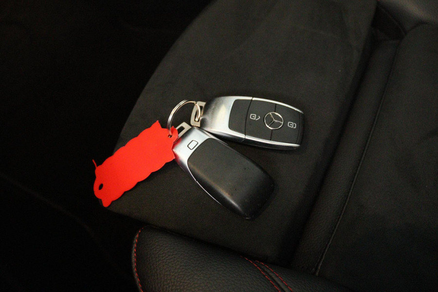 Mercedes-Benz A-Klasse 180 Business Solution AMG (PANORAMADAK, SFEERVERLICHTING, STOELVERWARMING, ELEKTR STOELEN, SENSOREN)