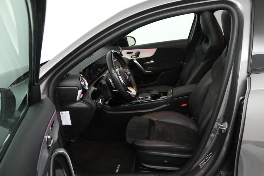 Mercedes-Benz A-Klasse 180 Business Solution AMG (PANORAMADAK, SFEERVERLICHTING, STOELVERWARMING, ELEKTR STOELEN, SENSOREN)