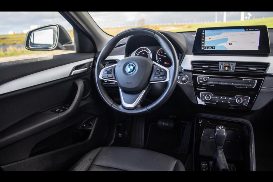 BMW X2 xDrive25e Executive CAMERA / LEDER / PLUG IN HYBRID / STOELVERWARMING
