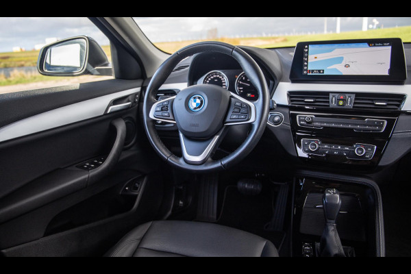 BMW X2 xDrive25e Executive CAMERA / LEDER / PLUG IN HYBRID / STOELVERWARMING