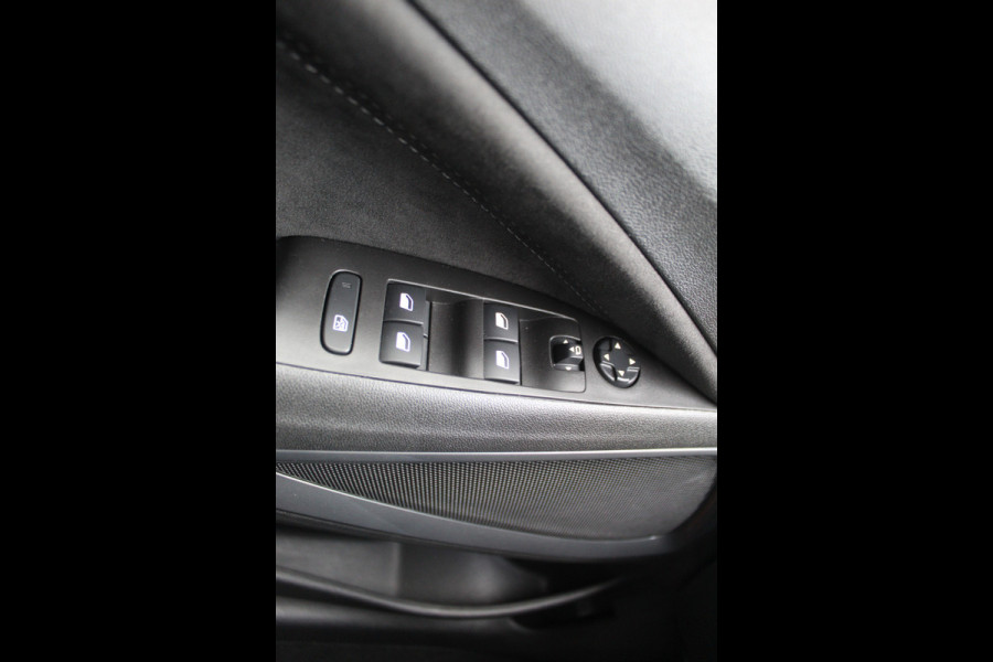 Opel Crossland 1.2 Turbo Ultimate , 110pk , Hoge zit veel comfort Climate control , Cruise control , AGR stoelen voor Navigatie , Bleutooth , Apple Carplay , Camera