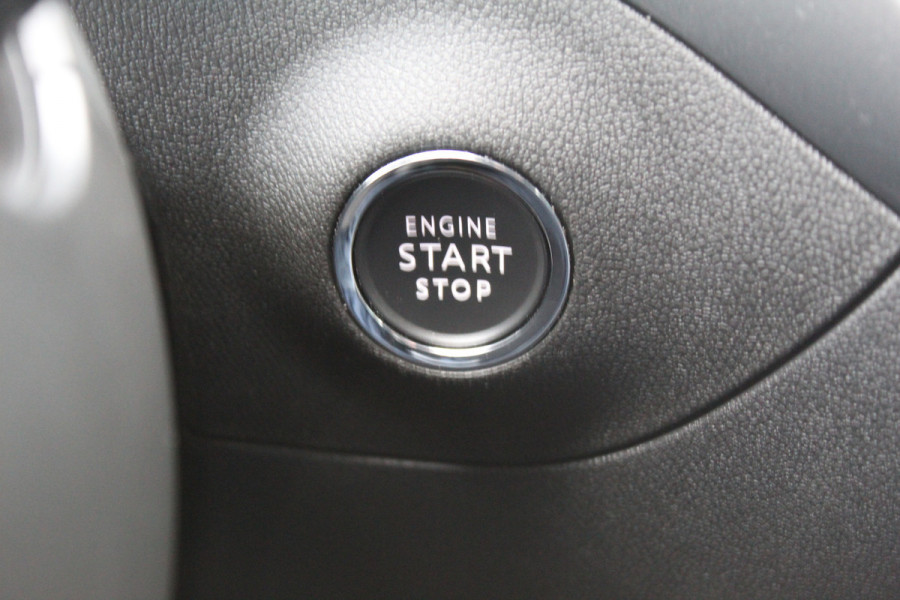 Opel Crossland 1.2 Turbo Ultimate , 110pk , Hoge zit veel comfort Climate control , Cruise control , AGR stoelen voor Navigatie , Bleutooth , Apple Carplay , Camera