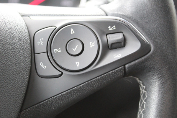 Opel Crossland 1.2 Turbo Ultimate , 110pk , Hoge zit veel comfort Climate control , Cruise control , AGR stoelen voor Navigatie , Bleutooth , Apple Carplay , Camera