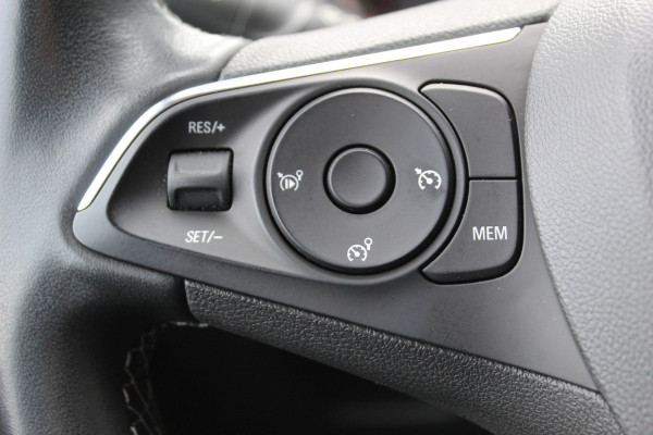 Opel Crossland 1.2 Turbo Ultimate , 110pk , Hoge zit veel comfort Climate control , Cruise control , AGR stoelen voor Navigatie , Bleutooth , Apple Carplay , Camera