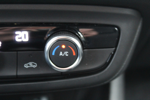 Opel Crossland 1.2 Turbo Ultimate , 110pk , Hoge zit veel comfort Climate control , Cruise control , AGR stoelen voor Navigatie , Bleutooth , Apple Carplay , Camera