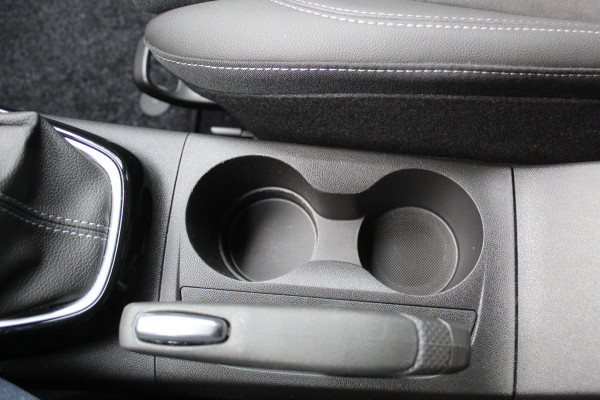 Opel Crossland 1.2 Turbo Ultimate , 110pk , Hoge zit veel comfort Climate control , Cruise control , AGR stoelen voor Navigatie , Bleutooth , Apple Carplay , Camera