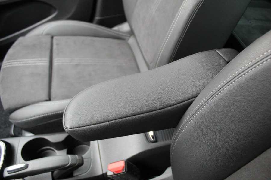 Opel Crossland 1.2 Turbo Ultimate , 110pk , Hoge zit veel comfort Climate control , Cruise control , AGR stoelen voor Navigatie , Bleutooth , Apple Carplay , Camera