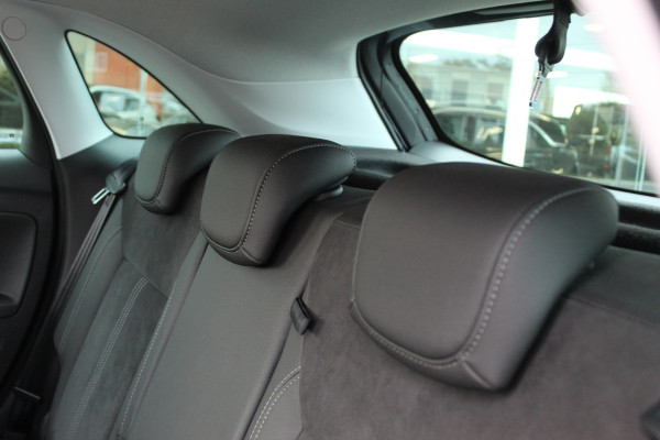 Opel Crossland 1.2 Turbo Ultimate , 110pk , Hoge zit veel comfort Climate control , Cruise control , AGR stoelen voor Navigatie , Bleutooth , Apple Carplay , Camera