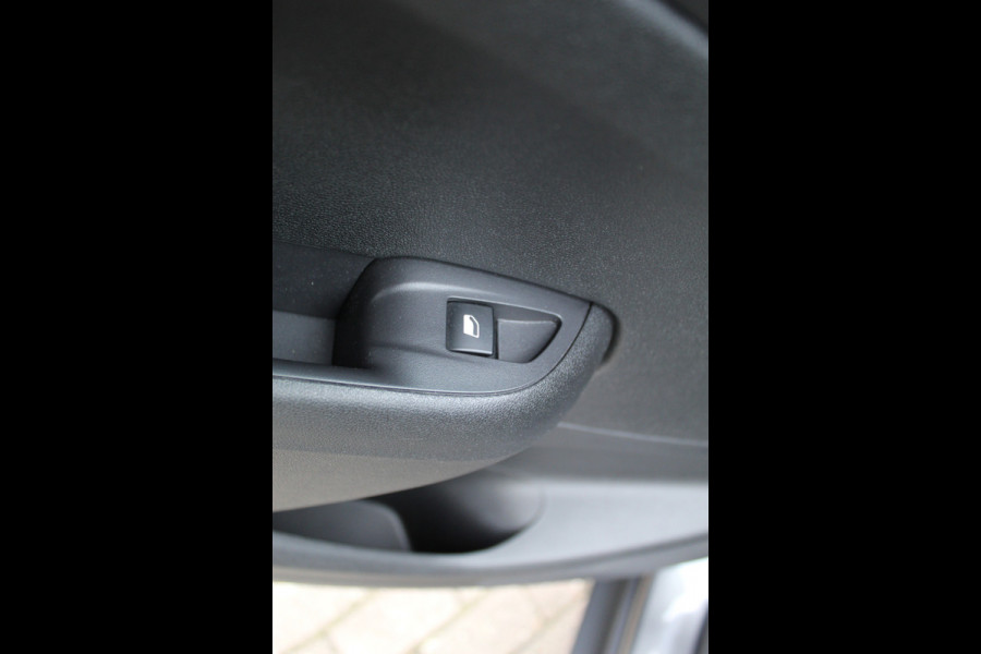 Opel Crossland 1.2 Turbo Ultimate , 110pk , Hoge zit veel comfort Climate control , Cruise control , AGR stoelen voor Navigatie , Bleutooth , Apple Carplay , Camera