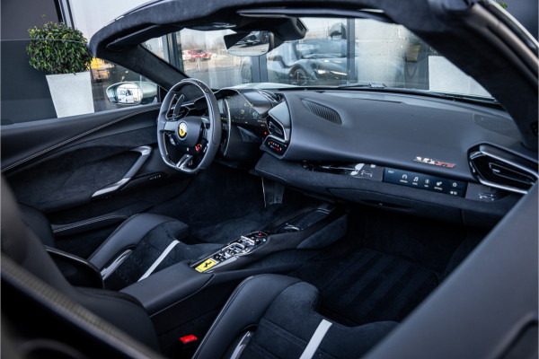 Ferrari 296 GTS 3.0 V6 - Verde Francesca | Spyder l 830PK! l Race Display l Racing Seats | Carbon