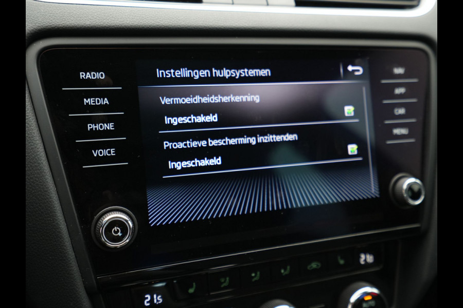 Škoda Octavia Combi 1.5 TSI 150pk DSG Greentech Business Edition Panorama Trekhaak Stoelverwarming Carplay 189