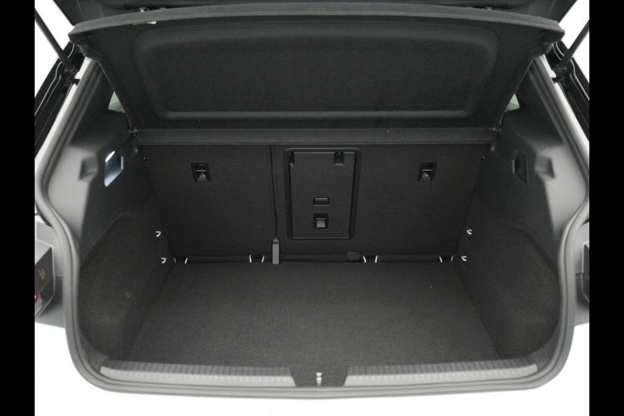 Volkswagen ID.3 First Plus 58 kWh 204pk Navigatie Camera Acc Stoelverwarming Carplay 049