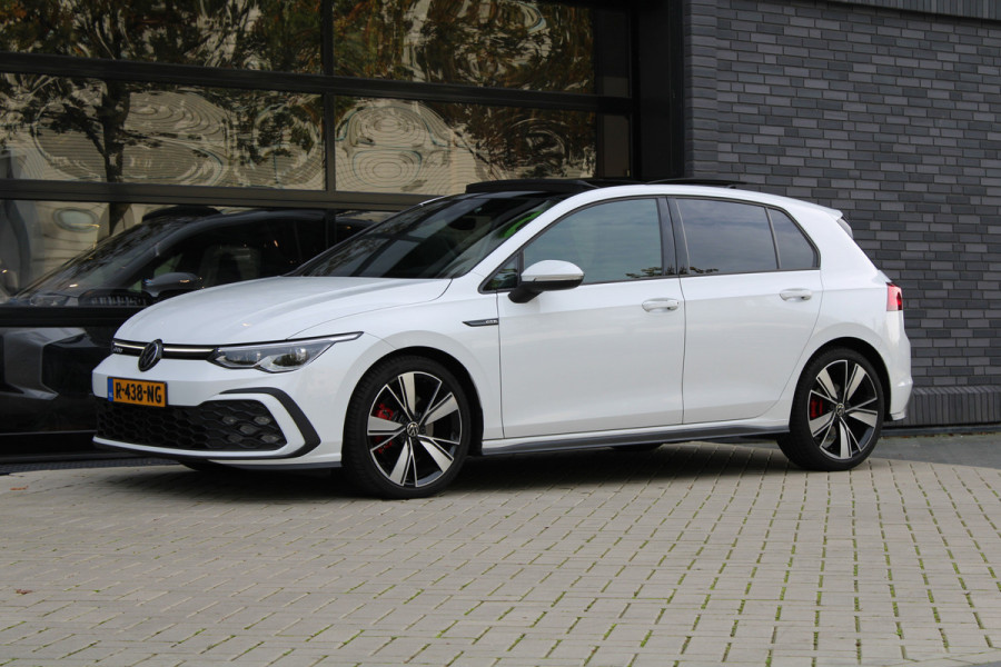 Volkswagen Golf 2.0 TDI GTD | PANO | DODE HOEK | SFEERVERLICHTING | CAMERA | STOELVERW | CARPLAY |