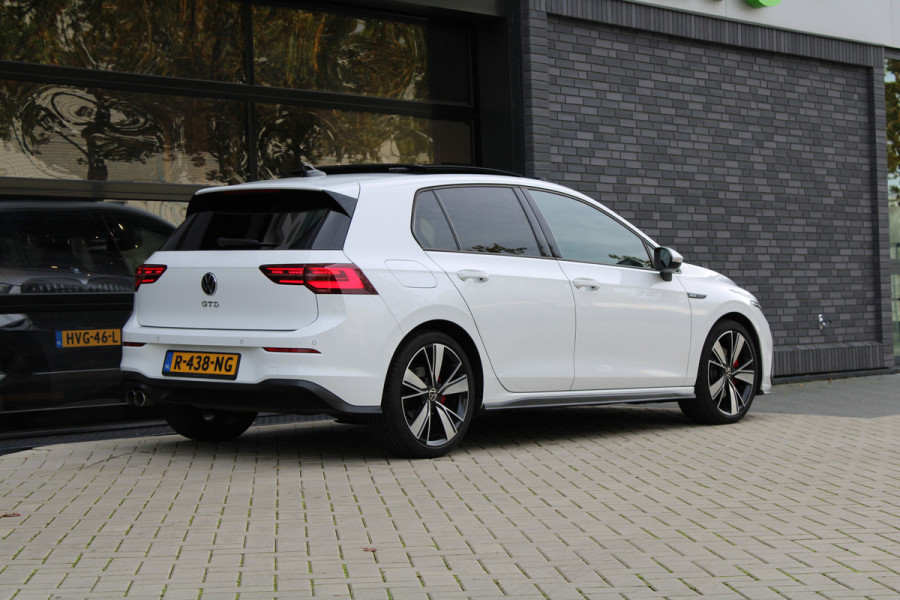 Volkswagen Golf 2.0 TDI GTD | PANO | DODE HOEK | SFEERVERLICHTING | CAMERA | STOELVERW | CARPLAY |