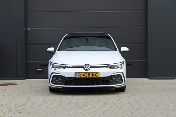 Volkswagen Golf 2.0 TDI GTD | PANO | DODE HOEK | SFEERVERLICHTING | CAMERA | STOELVERW | CARPLAY |