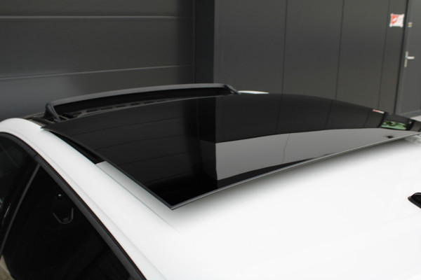 Volkswagen Golf 2.0 TDI GTD | PANO | DODE HOEK | SFEERVERLICHTING | CAMERA | STOELVERW | CARPLAY |