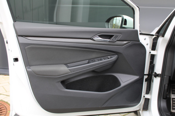 Volkswagen Golf 2.0 TDI GTD | PANO | DODE HOEK | SFEERVERLICHTING | CAMERA | STOELVERW | CARPLAY |