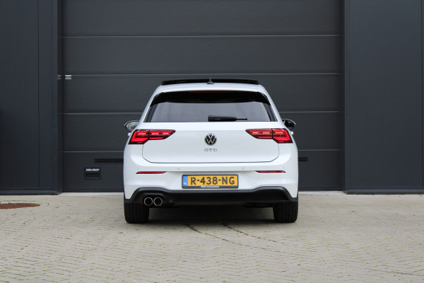 Volkswagen Golf 2.0 TDI GTD | PANO | DODE HOEK | SFEERVERLICHTING | CAMERA | STOELVERW | CARPLAY |