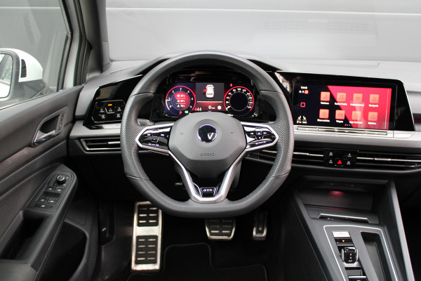 Volkswagen Golf 2.0 TDI GTD | PANO | DODE HOEK | SFEERVERLICHTING | CAMERA | STOELVERW | CARPLAY |