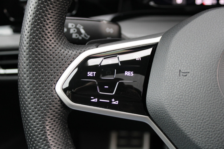 Volkswagen Golf 2.0 TDI GTD | PANO | DODE HOEK | SFEERVERLICHTING | CAMERA | STOELVERW | CARPLAY |