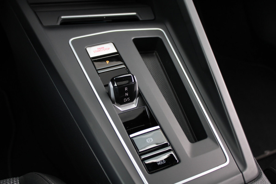 Volkswagen Golf 2.0 TDI GTD | PANO | DODE HOEK | SFEERVERLICHTING | CAMERA | STOELVERW | CARPLAY |