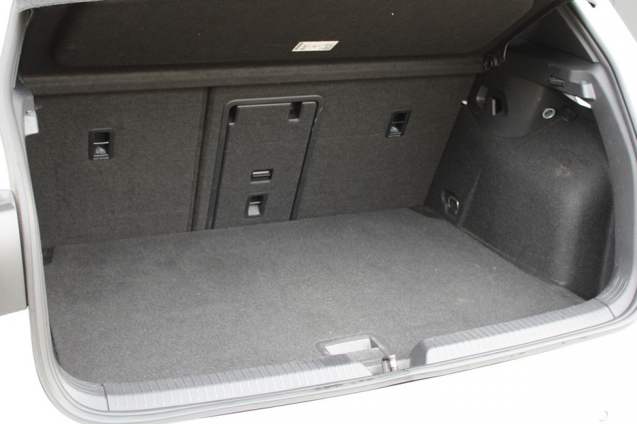 Volkswagen Golf 2.0 TDI GTD | PANO | DODE HOEK | SFEERVERLICHTING | CAMERA | STOELVERW | CARPLAY |