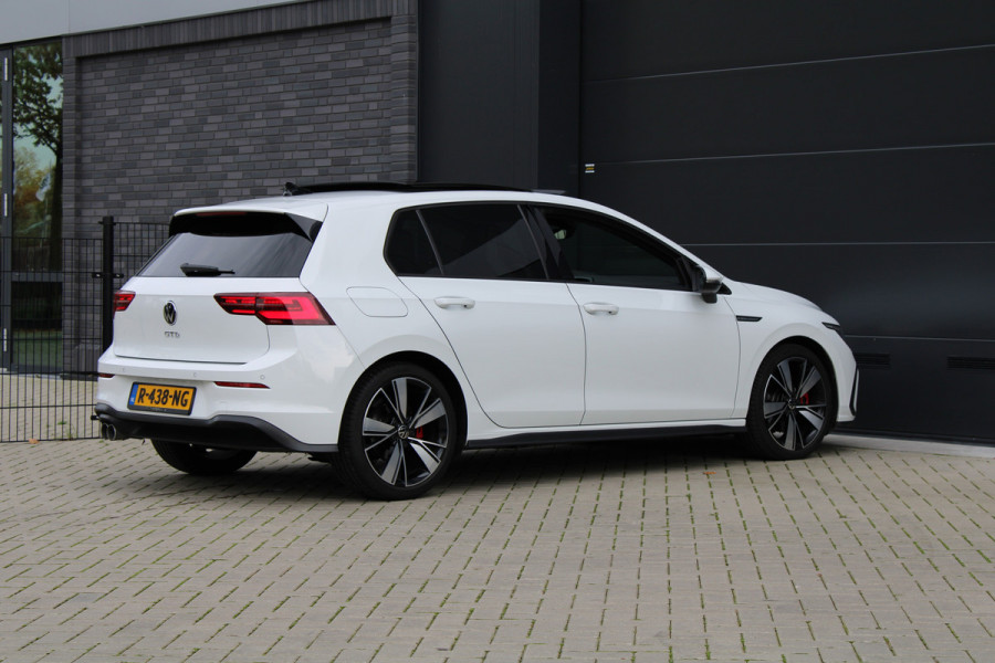 Volkswagen Golf 2.0 TDI GTD | PANO | DODE HOEK | SFEERVERLICHTING | CAMERA | STOELVERW | CARPLAY |