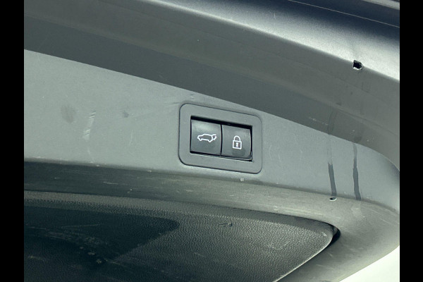 Toyota Corolla Touring Sports 2.0 Hybrid 184 pk Aut. Trek Navigatie Apple Carplay/Android Auto Camera Adaptive Cruise Control Stoelverwarming Virtual Cockpit Lichtmetalen velgen Climate Control Getinte ramen